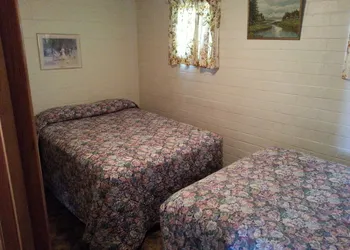 DK Motel hotel thumbnail 6