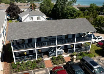 The Colonial Inn hotel thumbnail 3