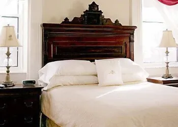 DesBarres Manor Inn hotel thumbnail 7