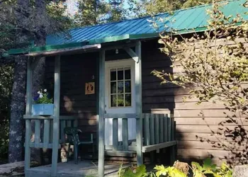 Exit Glacier Lodge hotel thumbnail 3