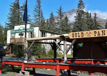 Exit Glacier Lodge hotel thumbnail 5