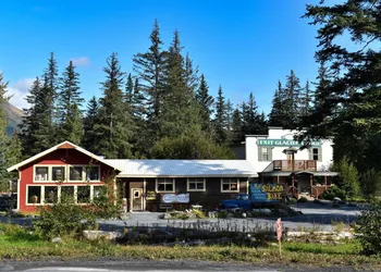 Exit Glacier Lodge hotel thumbnail 6