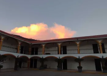 Casa Blanca Hotel hotel thumbnail 3