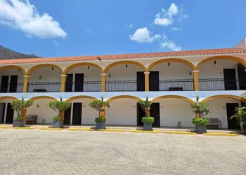 Casa Blanca Hotel hotel thumbnail 8