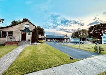 Wooden Boat Inn hotel thumbnail 6
