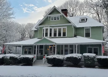 Vine Cottage Inn hotel thumbnail 2