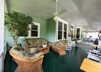 Vine Cottage Inn hotel thumbnail 3