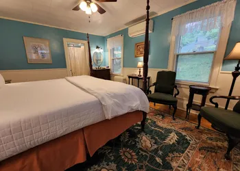 Vine Cottage Inn hotel thumbnail 6