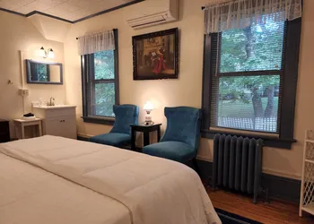 Vine Cottage Inn hotel thumbnail 7