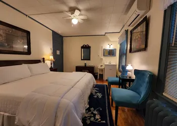Vine Cottage Inn hotel thumbnail 8
