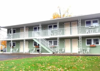 Moore's Motel hotel thumbnail 2