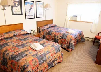 Moore's Motel hotel thumbnail 3