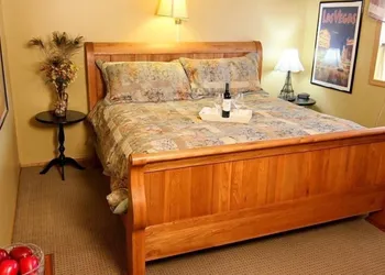 Moore's Motel hotel thumbnail 7