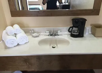 Gators Inn hotel thumbnail 6