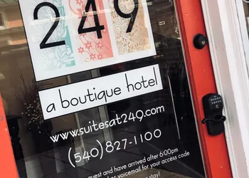 Suites at 249 hotel thumbnail 4