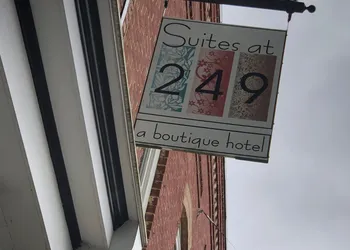 Suites at 249 hotel thumbnail 5