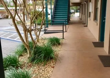 Dinner Bell Motel hotel thumbnail 2