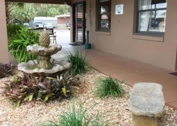 Dinner Bell Motel hotel thumbnail 3