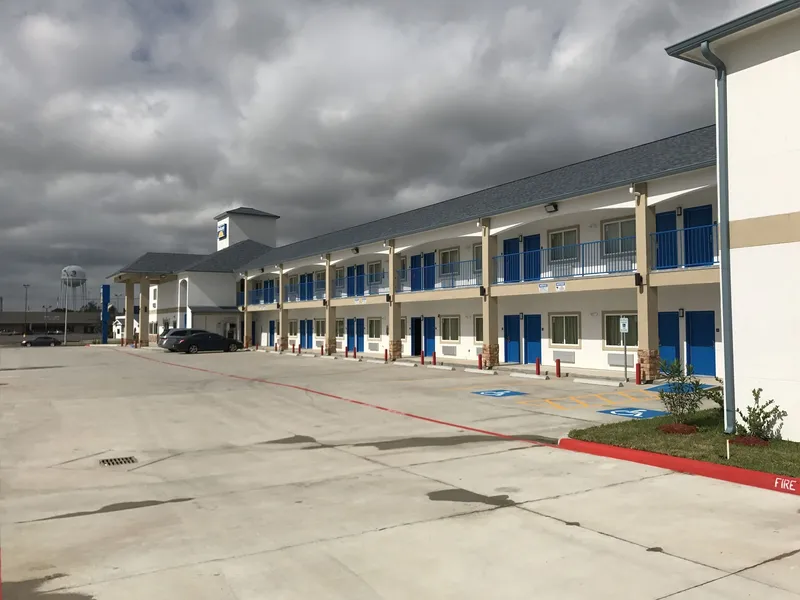 Deluxe Inn & Suites Baytown hotel detail image 2