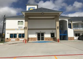 Deluxe Inn & Suites Baytown hotel thumbnail 3