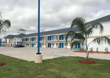 Deluxe Inn & Suites Baytown hotel thumbnail 6
