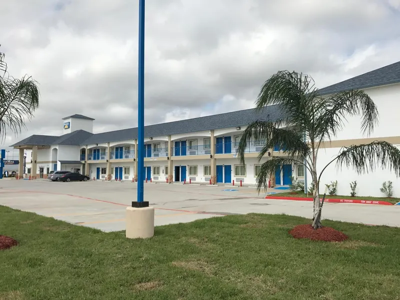 Deluxe Inn & Suites Baytown hotel detail image 6