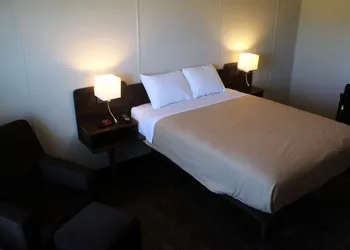 Shale Lodge Three Rivers hotel thumbnail 5