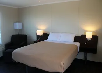 Shale Lodge Three Rivers hotel thumbnail 6