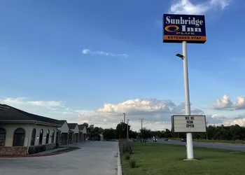 Sunbridge Inn and Suites hotel thumbnail 3