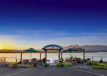Wheeler on the Bay Lodge & Marina hotel thumbnail 2