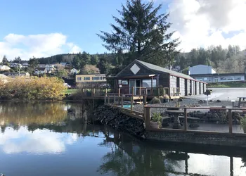 Wheeler on the Bay Lodge & Marina hotel thumbnail 4