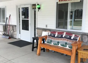 Scully's Manistee Outpost Motel hotel thumbnail 2