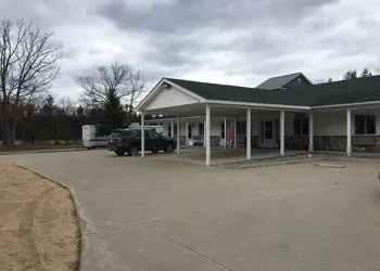Scully's Manistee Outpost Motel hotel thumbnail 4