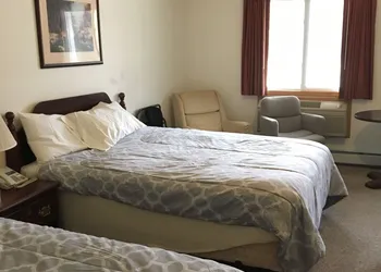 Scully's Manistee Outpost Motel hotel thumbnail 6