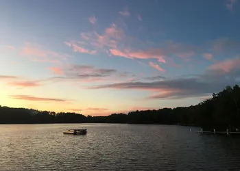 Dixon Lake Resort hotel thumbnail 2