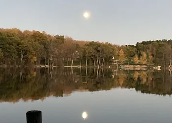 Dixon Lake Resort hotel thumbnail 3