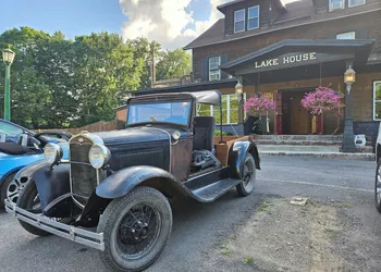 Lake House hotel thumbnail 4