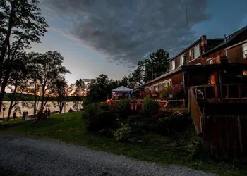 Lake House hotel thumbnail 5