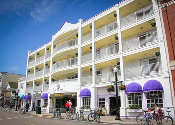 Lilac Tree Suites hotel thumbnail 3