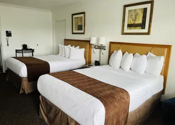 The Pines Country Inn hotel thumbnail 3