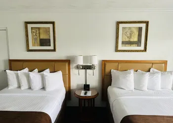 The Pines Country Inn hotel thumbnail 5