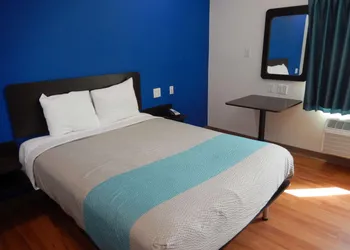 Knights Inn Houston hotel thumbnail 4
