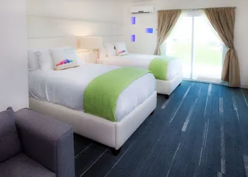 The Salty Mermaid Oceanfront Hotel hotel thumbnail 7