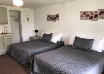 White Feather Motel hotel thumbnail 7