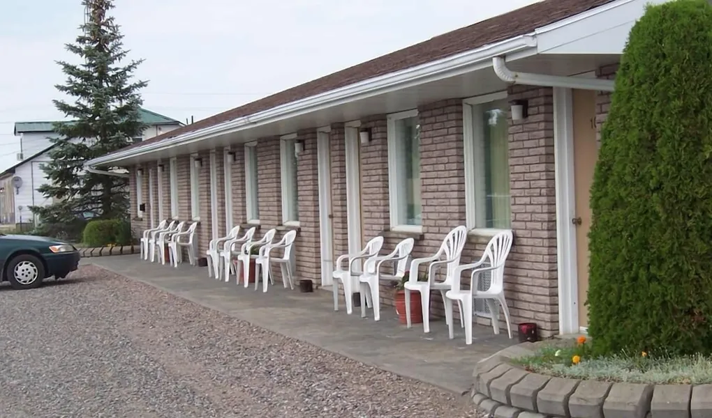 Earlton Motel hotel detail image 2