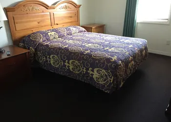 Travelers Inn hotel thumbnail 2