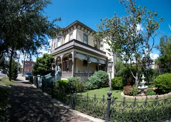 Roussell's Garden Bed & Breakfast hotel thumbnail 2