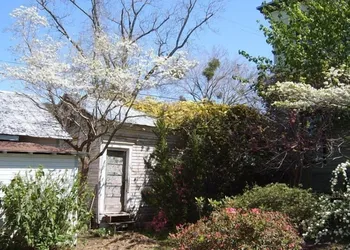 Roussell's Garden Bed & Breakfast hotel thumbnail 3