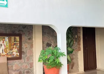 Mansión Serrano hotel thumbnail 5
