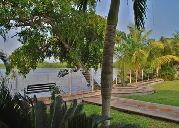 Hotel Lagoon hotel thumbnail 4